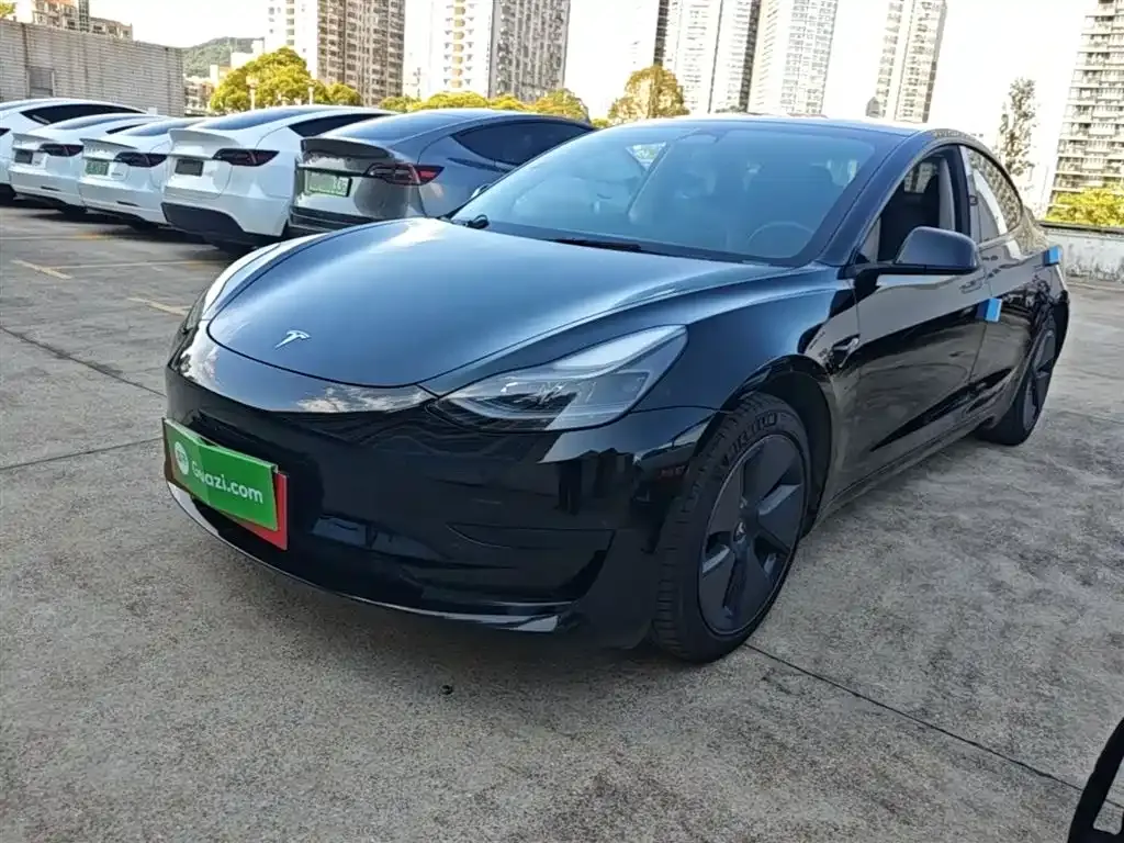 Tesla Model 3 — фото 1