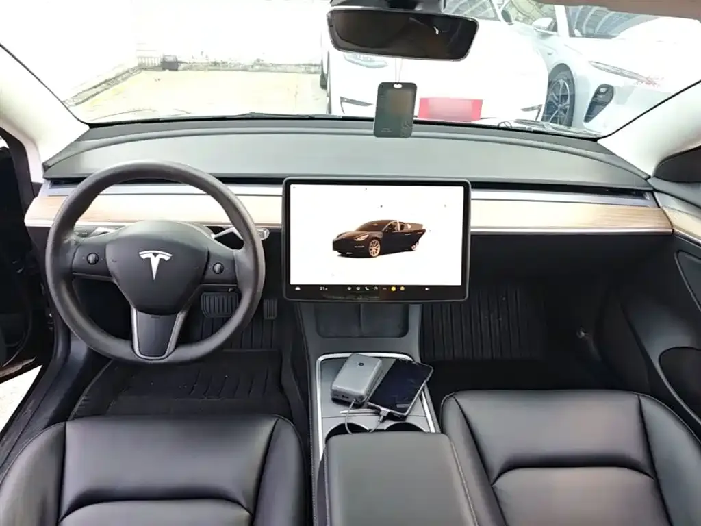 Tesla Model 3 — фото 10