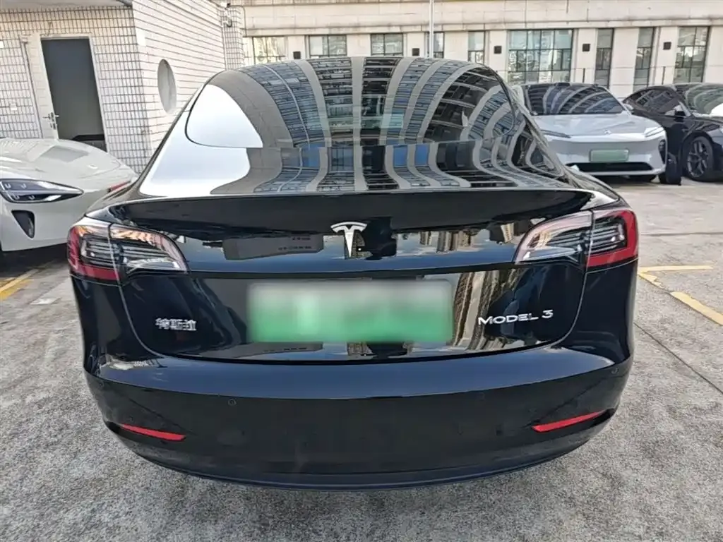 Tesla Model 3 — фото 7