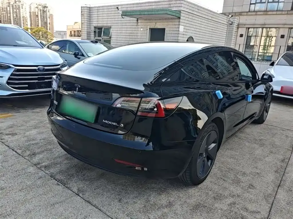 Tesla Model 3 — фото 9