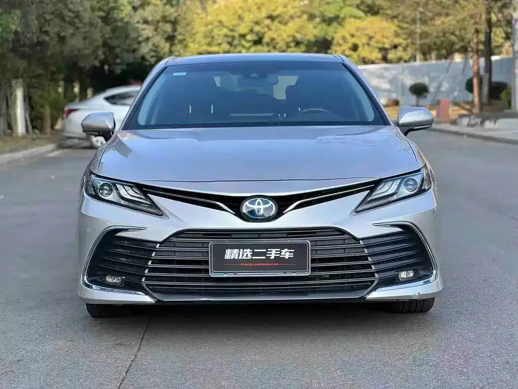 Toyota Camry — фото 6