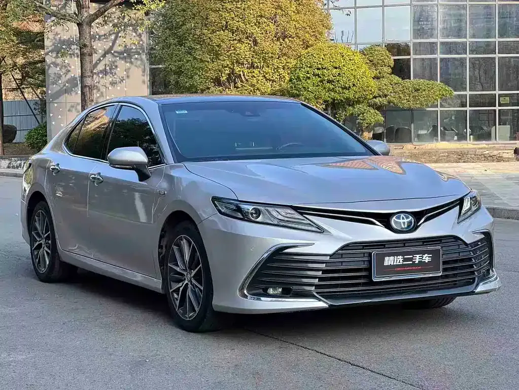 Toyota Camry — фото 10