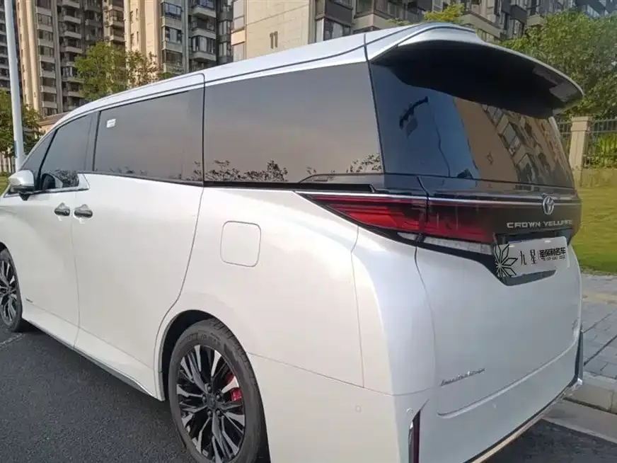 Toyota Vellfire — фото 3