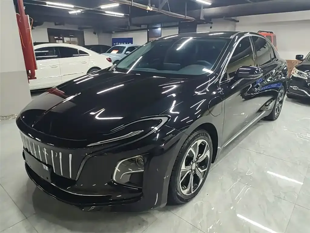 Hongqi E-QM5