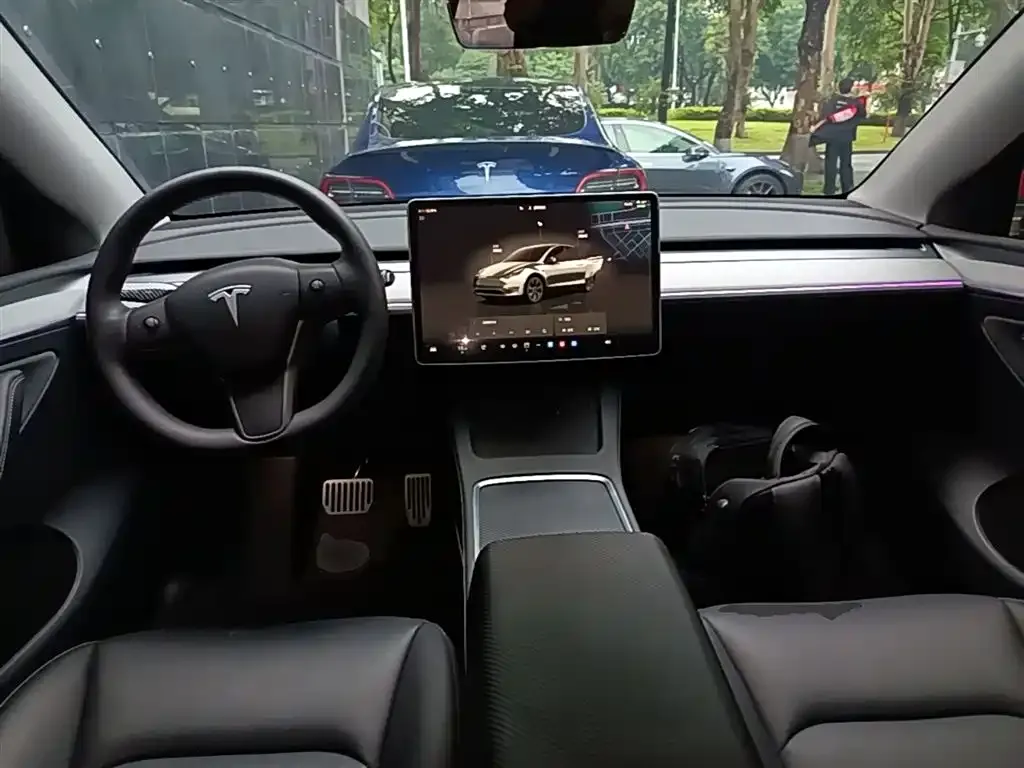 Tesla Model Y — фото 6