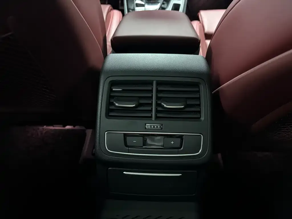 Audi A4L 2025 из CN, фото 4