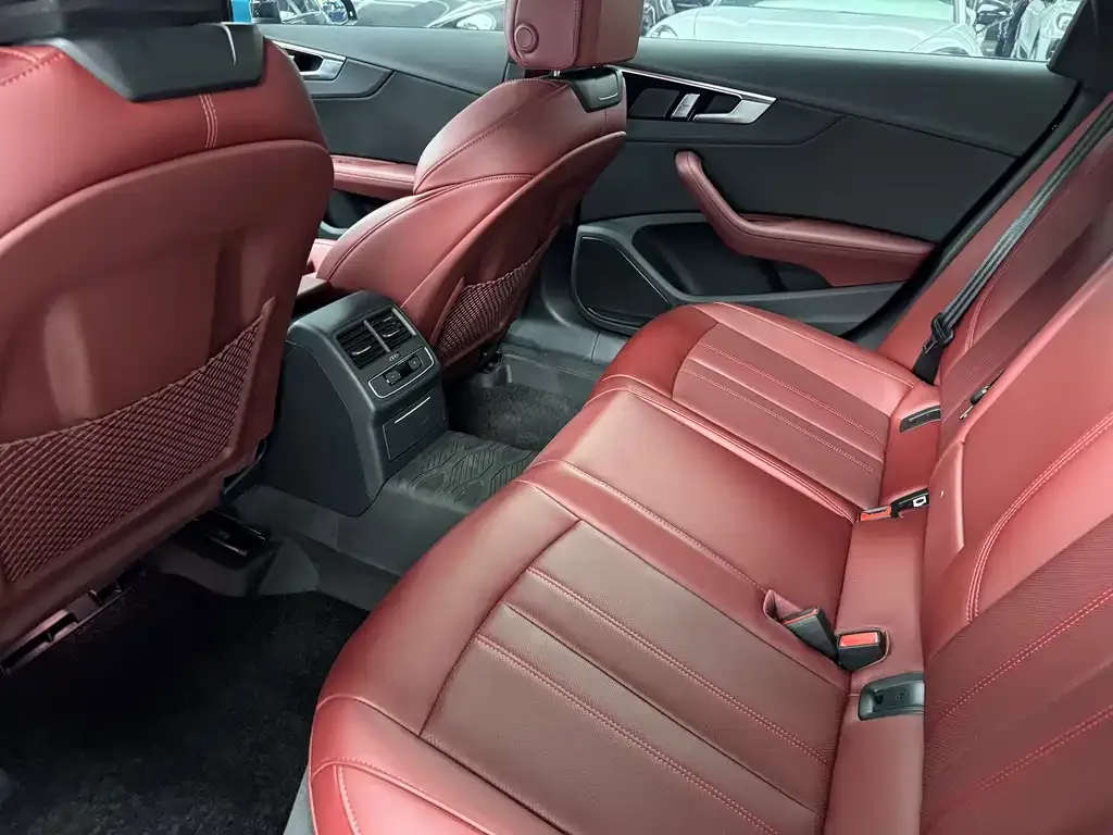 Audi A4L 2025 из CN, фото 7