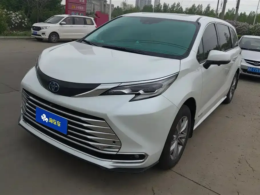 Toyota Sienna 2024 из CN, фото 1