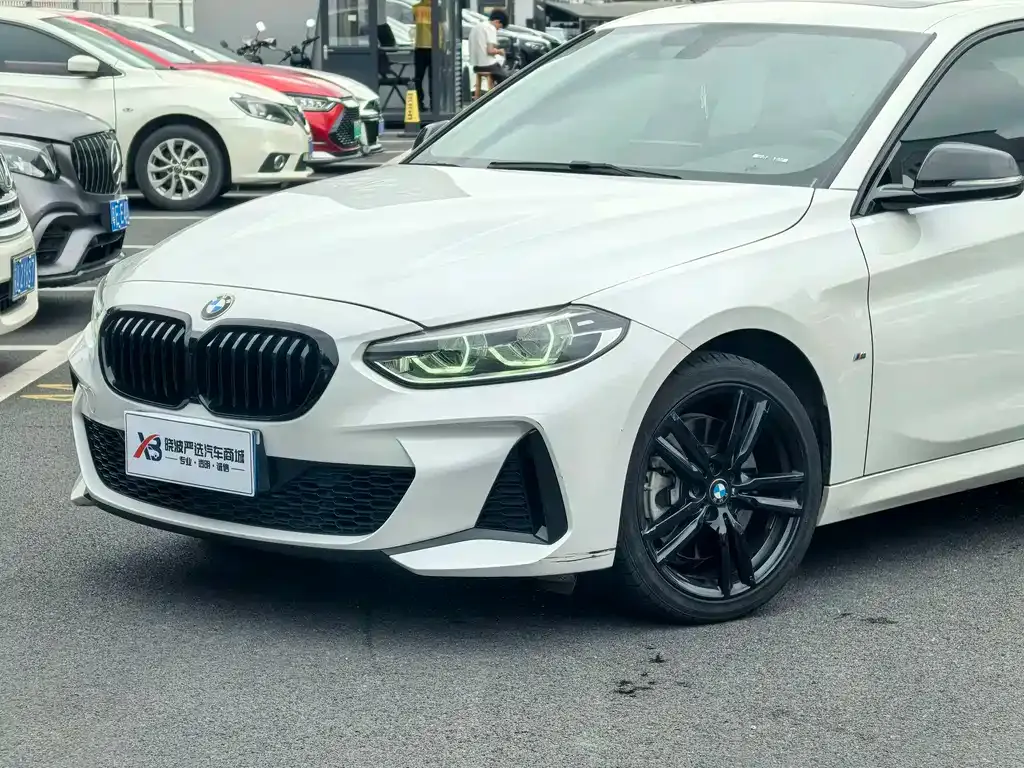 BMW 1 Series 2022 из CN, фото 1
