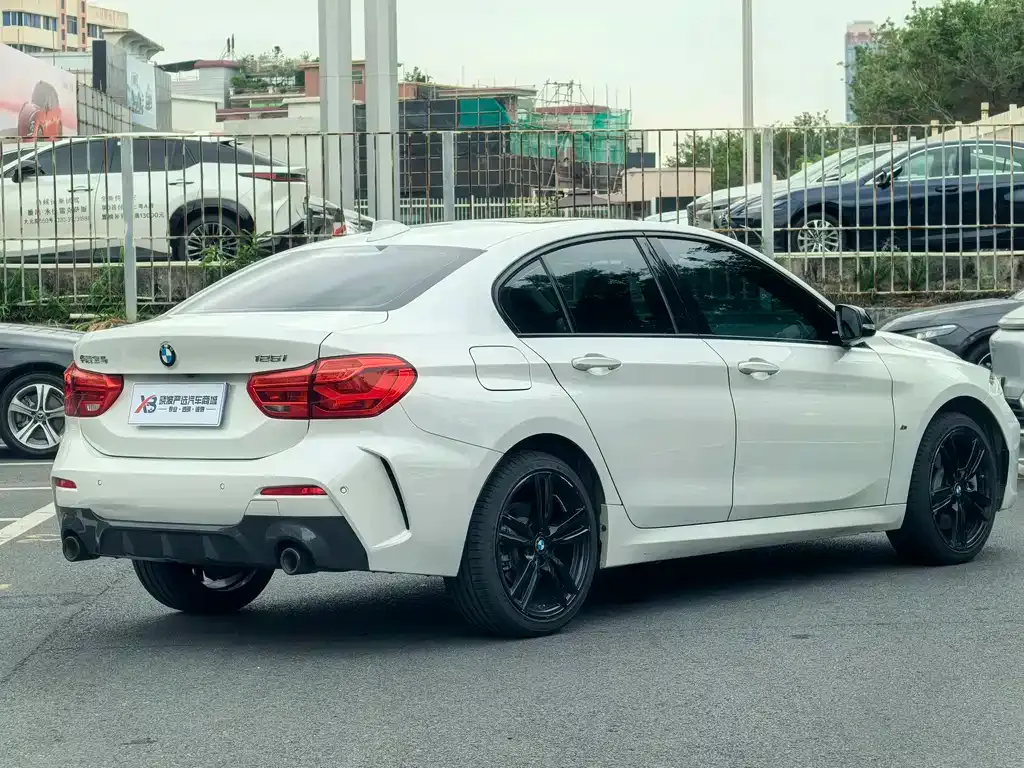 BMW 1 Series 2022 из CN, фото 9