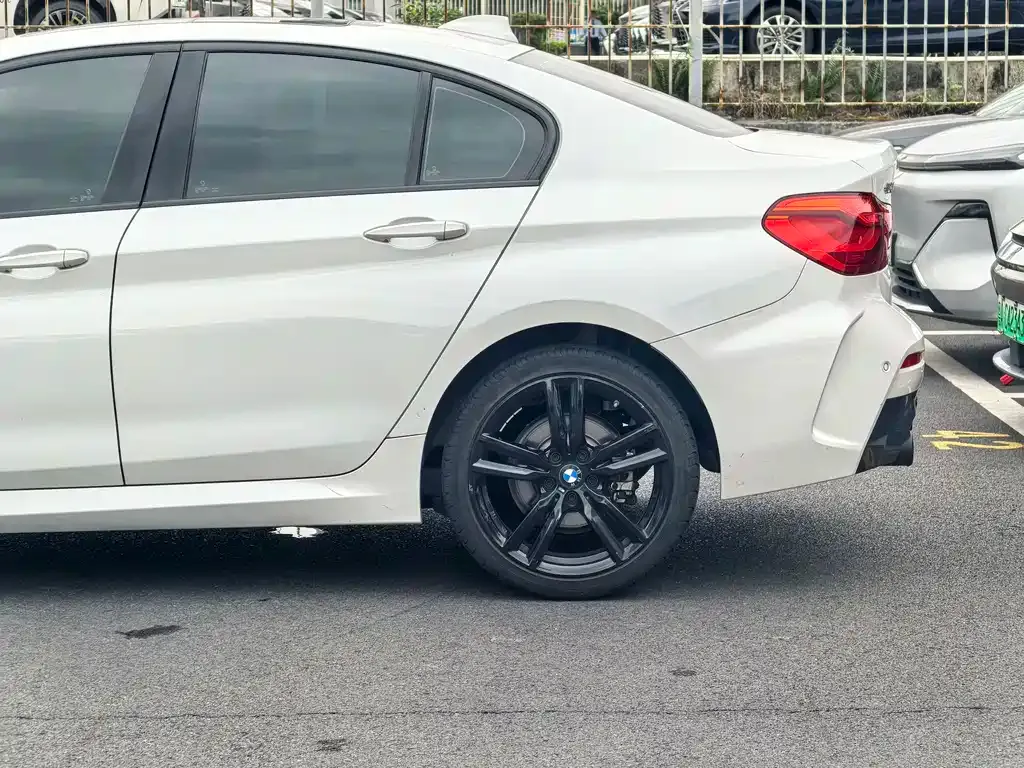 BMW 1 Series 2022 из CN, фото 4