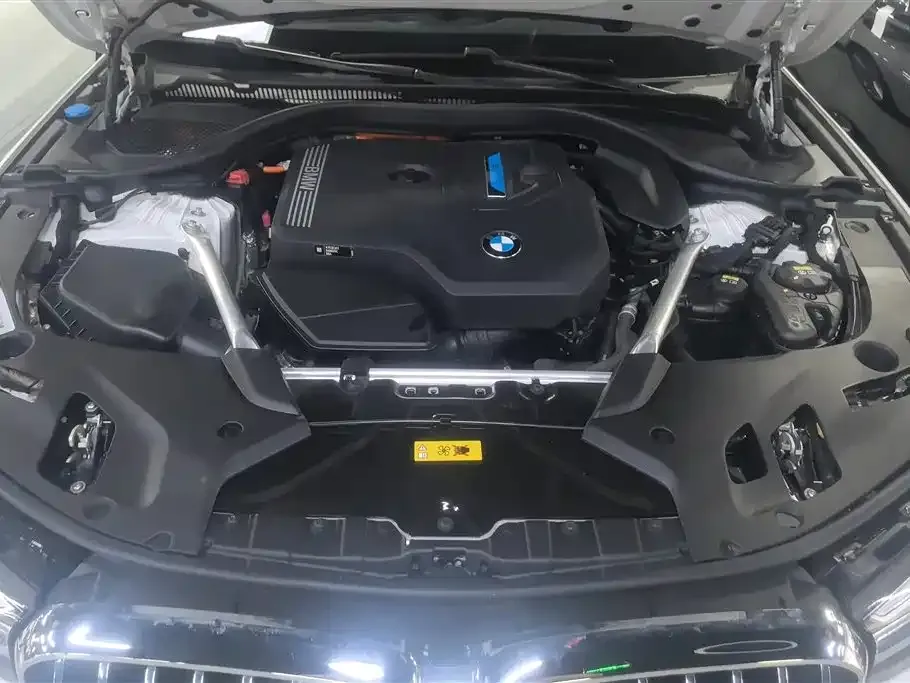 BMW 5 Series New Energy — фото 10