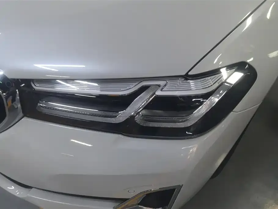 BMW 5 Series New Energy — фото 2
