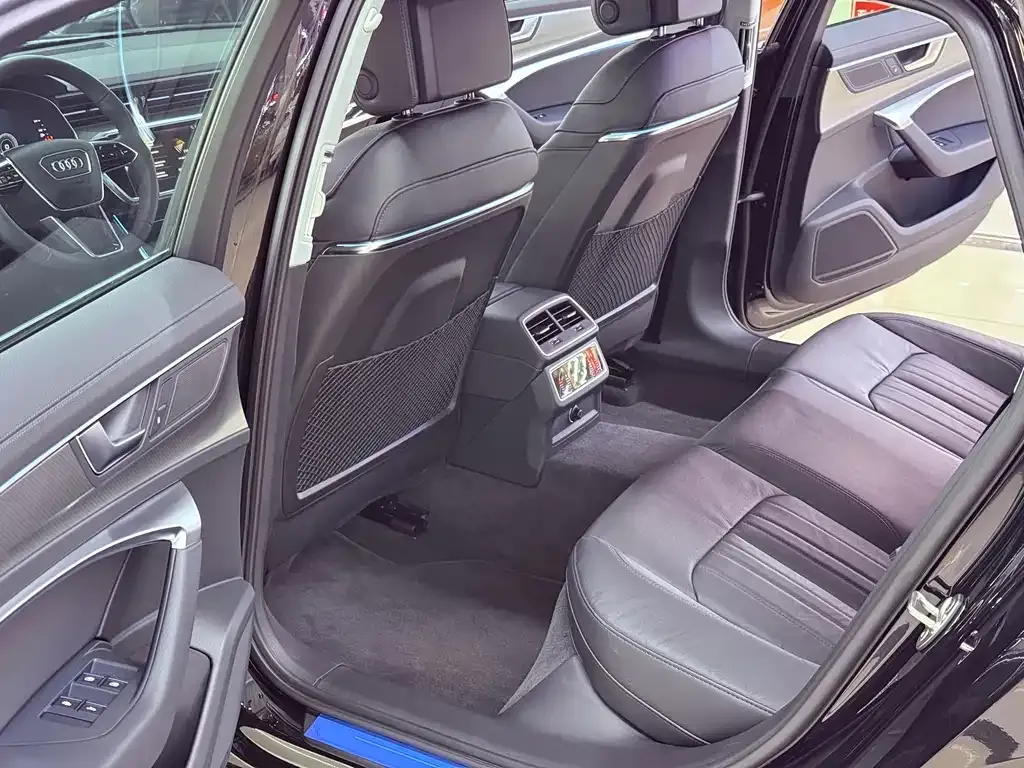 Audi A6L 2025 из CN, фото 5