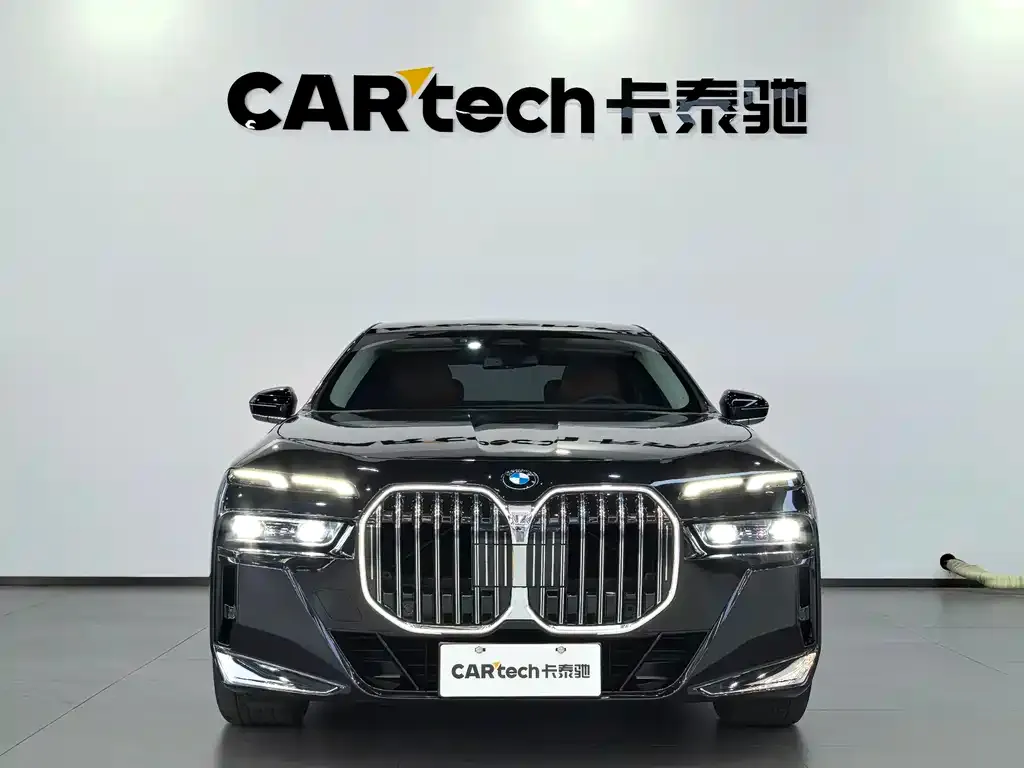 BMW 7 Series — фото 9