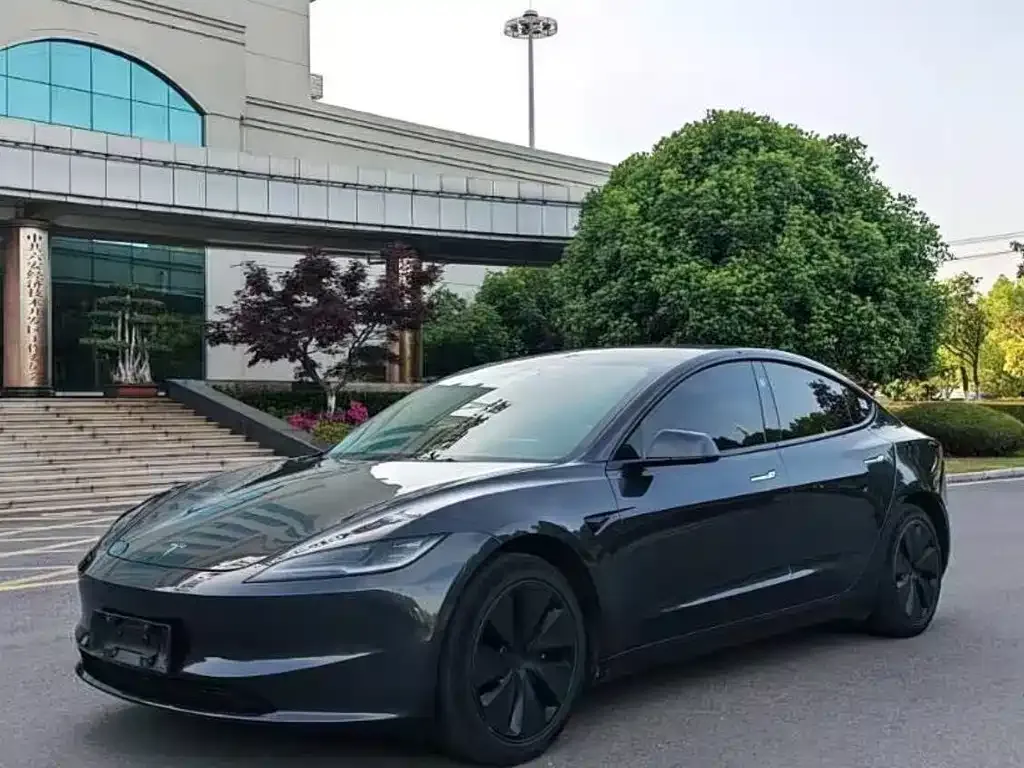 Tesla Model 3 — фото 1