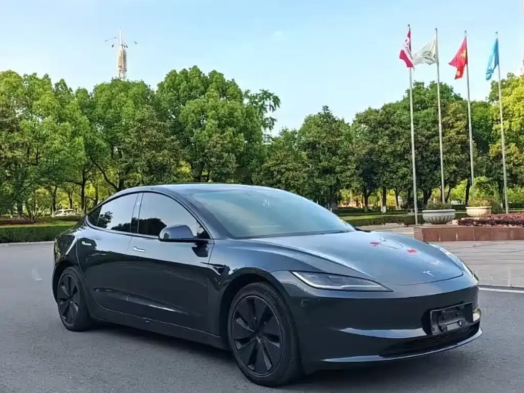 Tesla Model 3 — фото 9
