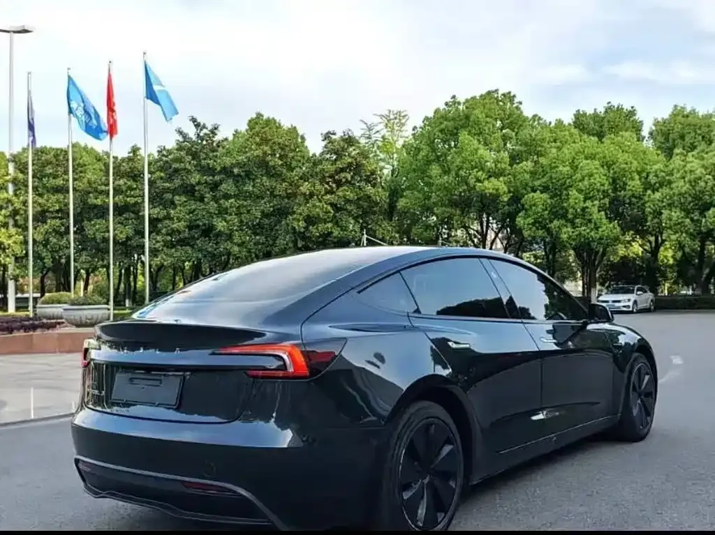 Tesla Model 3 — фото 8