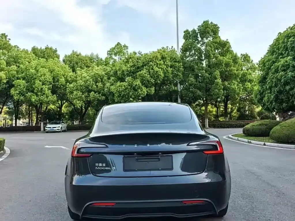 Tesla Model 3 — фото 4