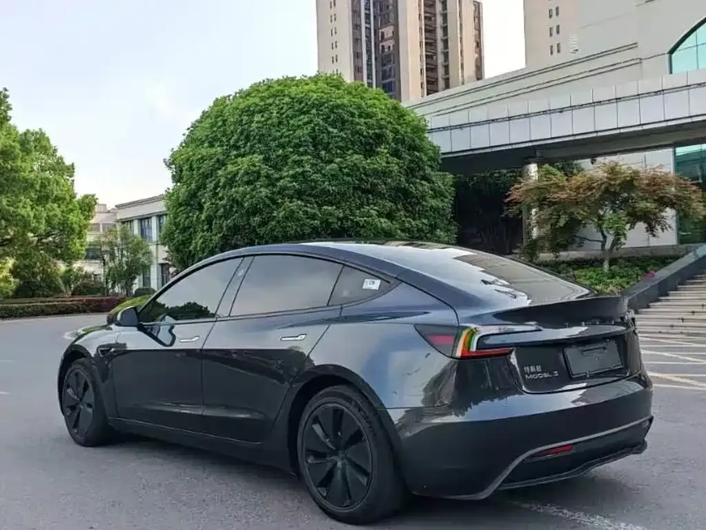 Tesla Model 3 — фото 10