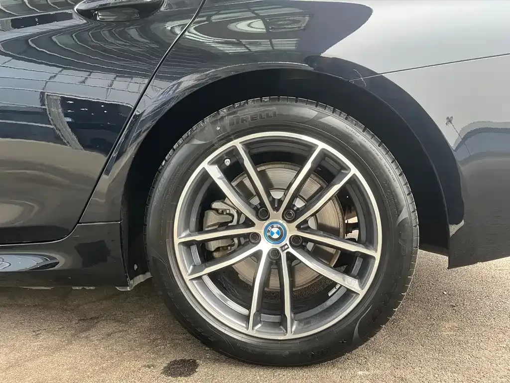 BMW 5 Series New Energy — фото 4