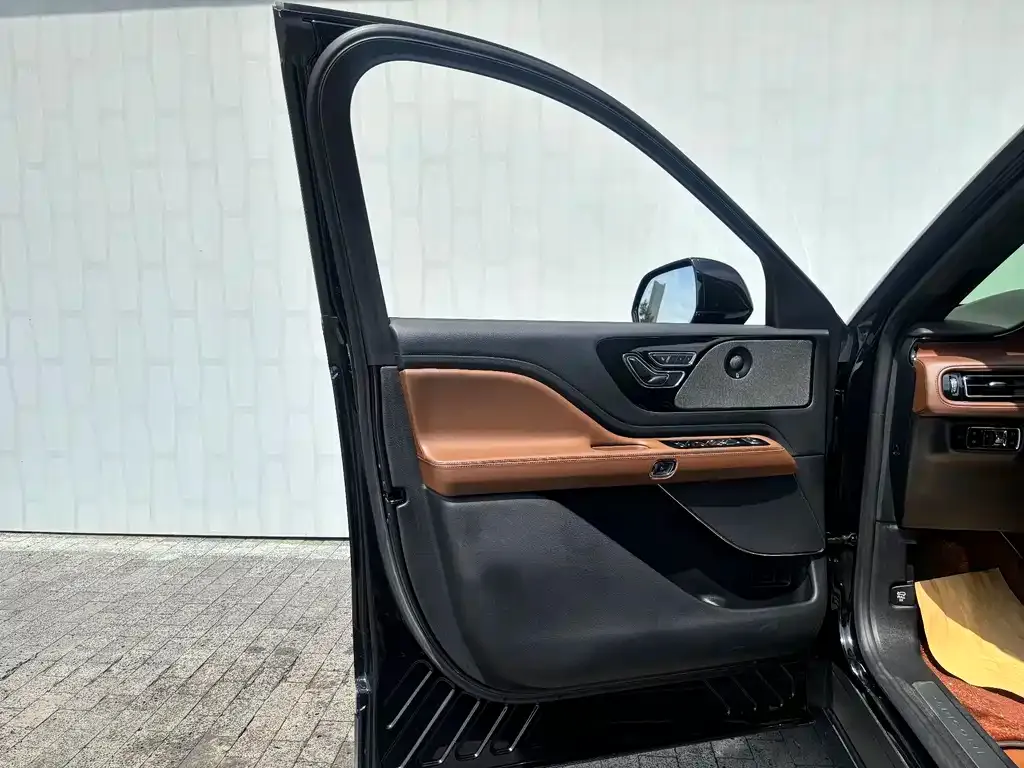 Lincoln Aviator — фото 10