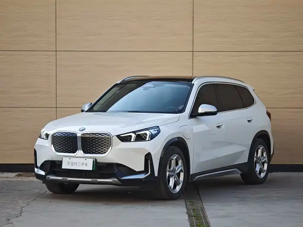 BMW iX1