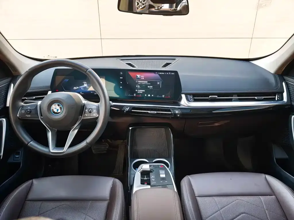 BMW iX1 2024 из CN, фото 9