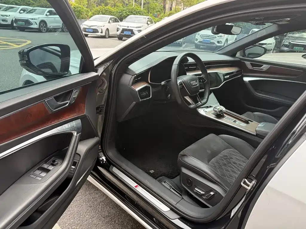 Audi A6L 2023 из CN, фото 2