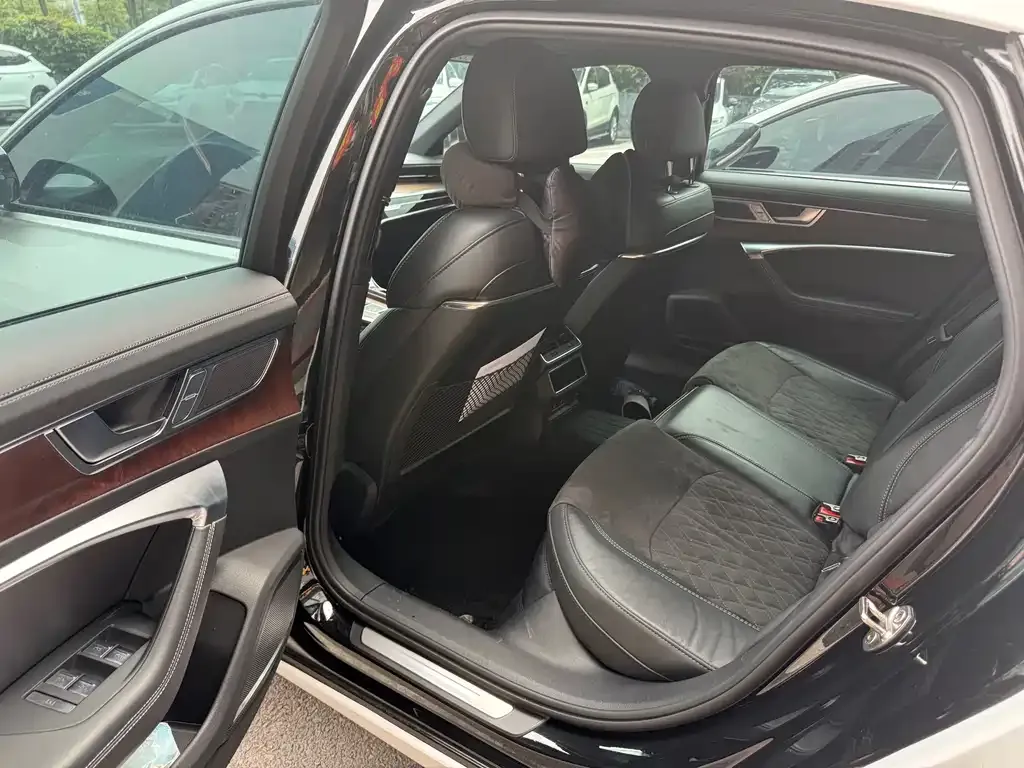 Audi A6L 2023 из CN, фото 3