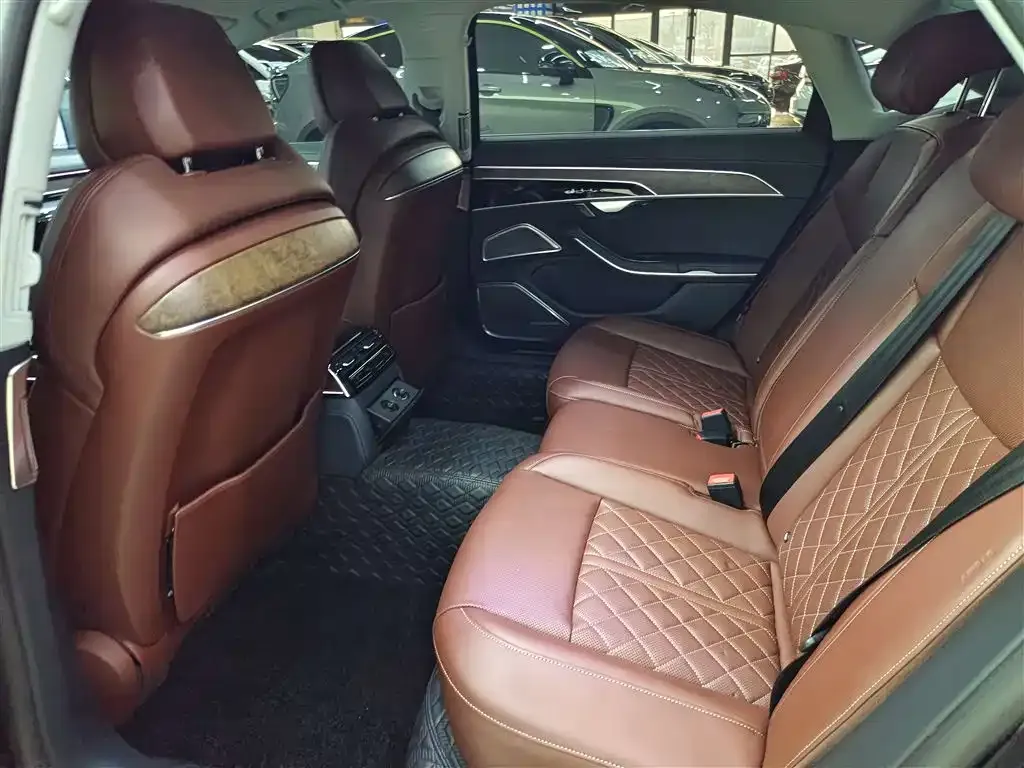 Audi A8 2022 из CN, фото 6