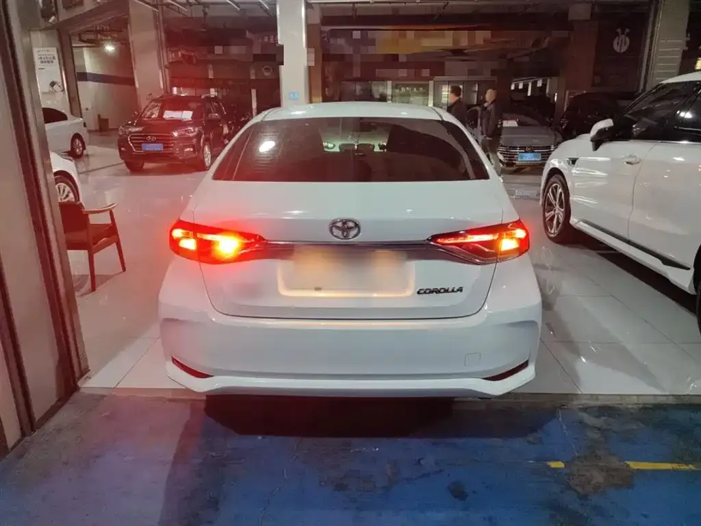 Toyota Corolla — фото 5
