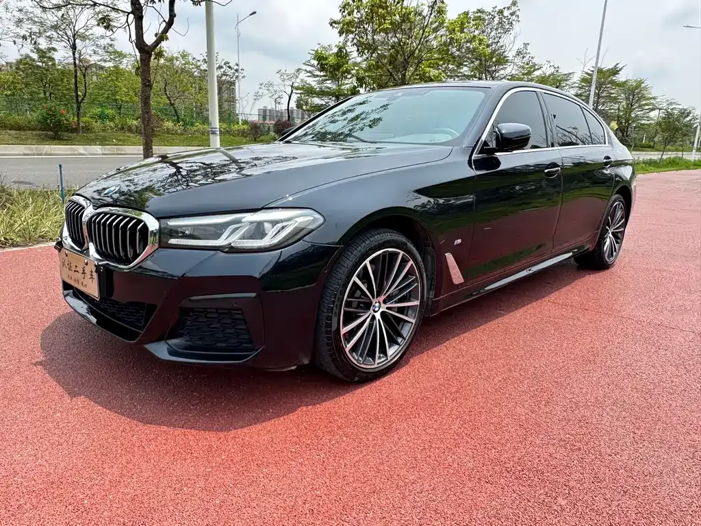 BMW 5 Series — фото 1
