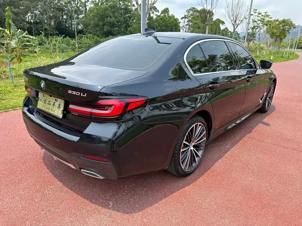BMW 5 Series — фото 6