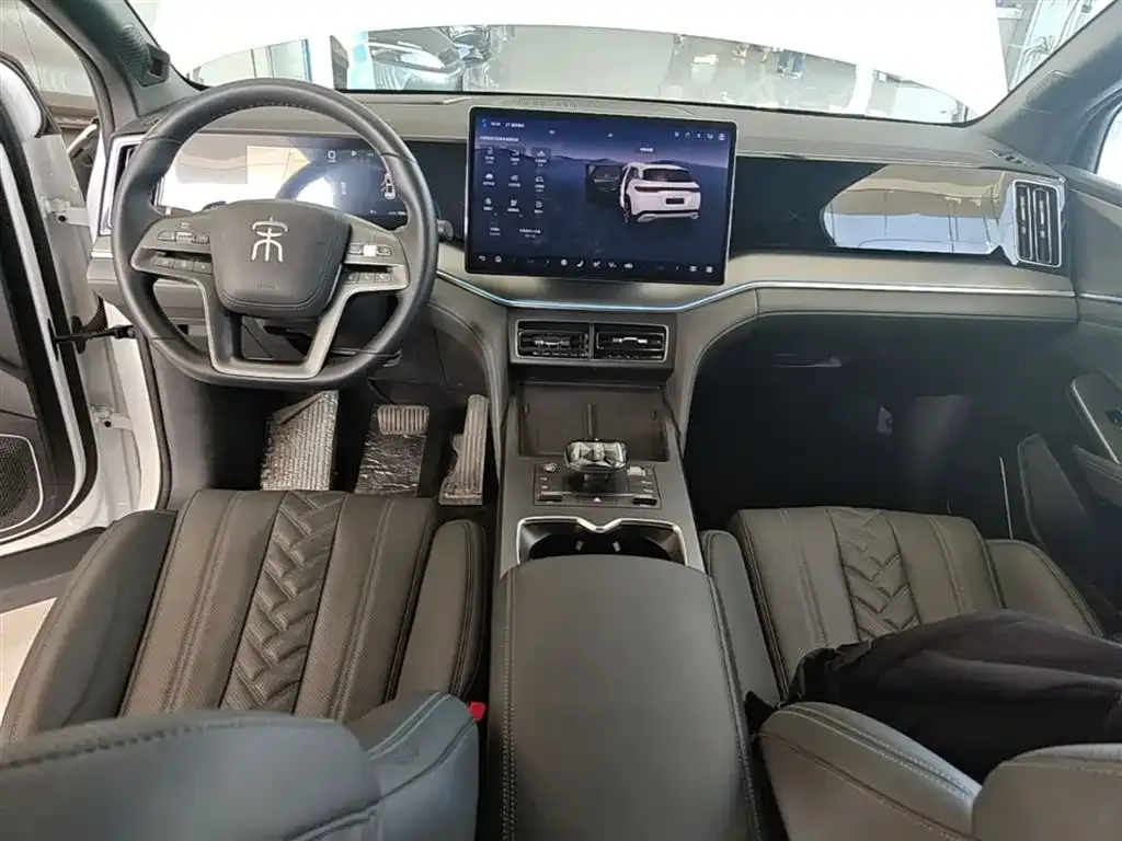 BYD L DM-i — фото 10