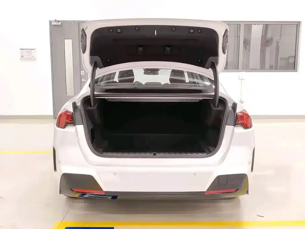 BMW 2 Series 2025 из CN, фото 8