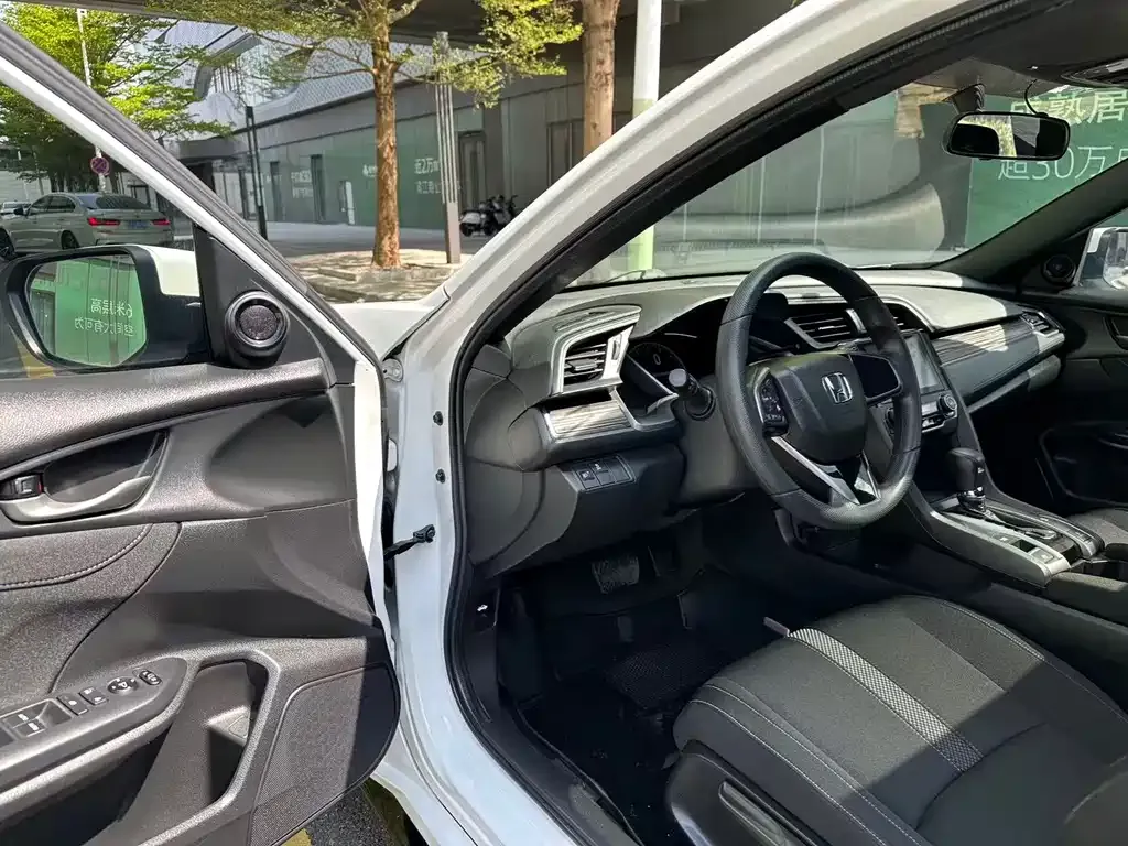 Honda Civic — фото 10