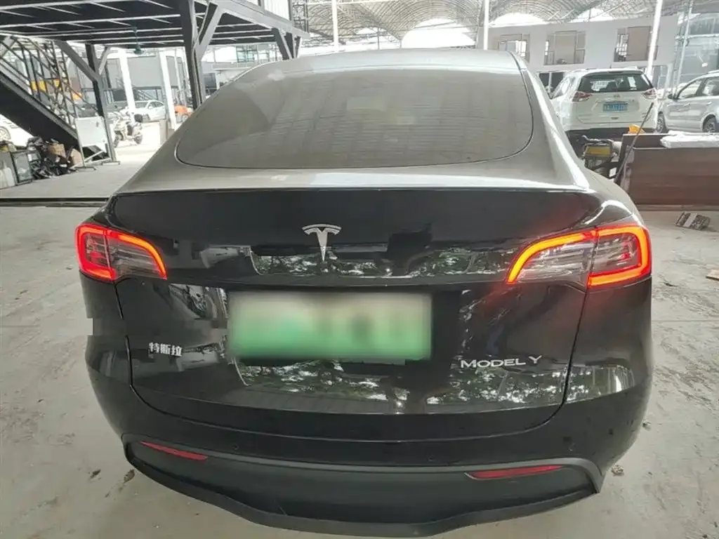 Tesla Model Y — фото 9