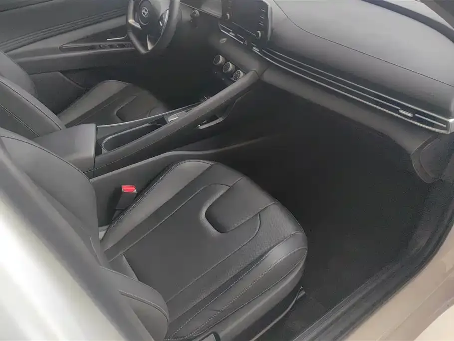 Hyundai Elantra — фото 6