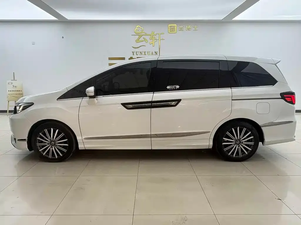 Honda Elysion 2022 из CN, фото 3