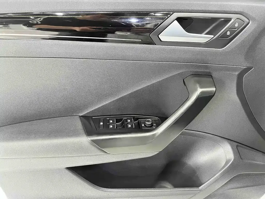 Volkswagen T-Roc 2023 из CN, фото 8