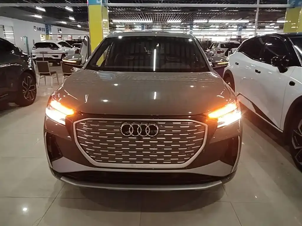 Audi Q4 e-tron — фото 9