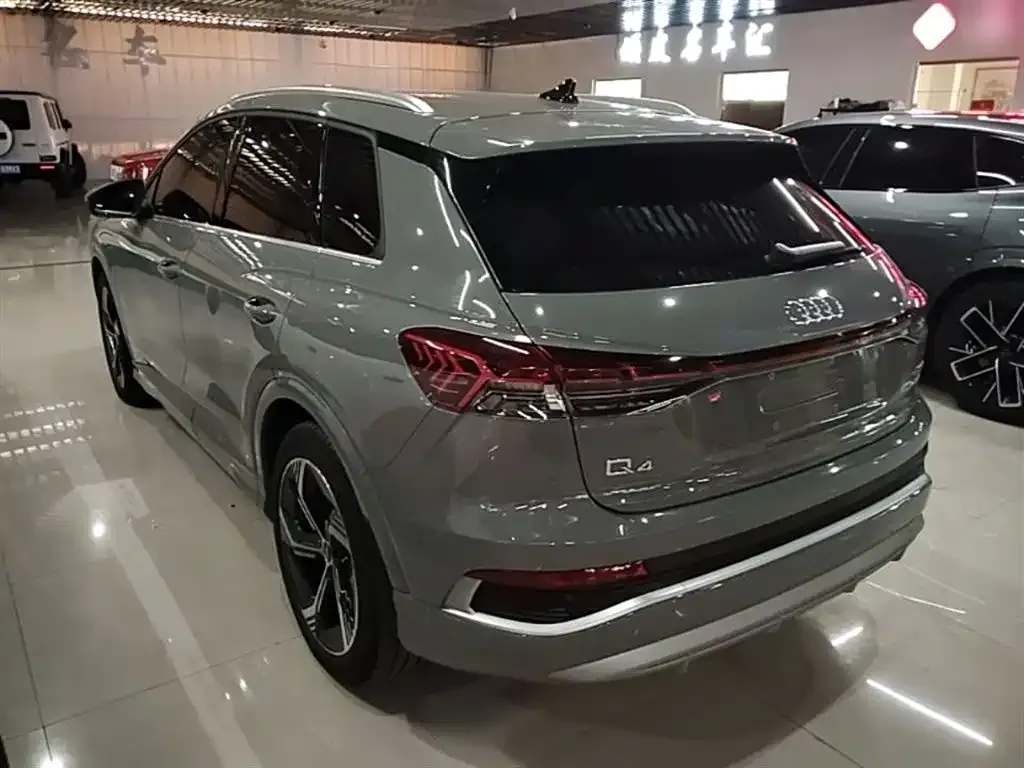 Audi Q4 e-tron — фото 10