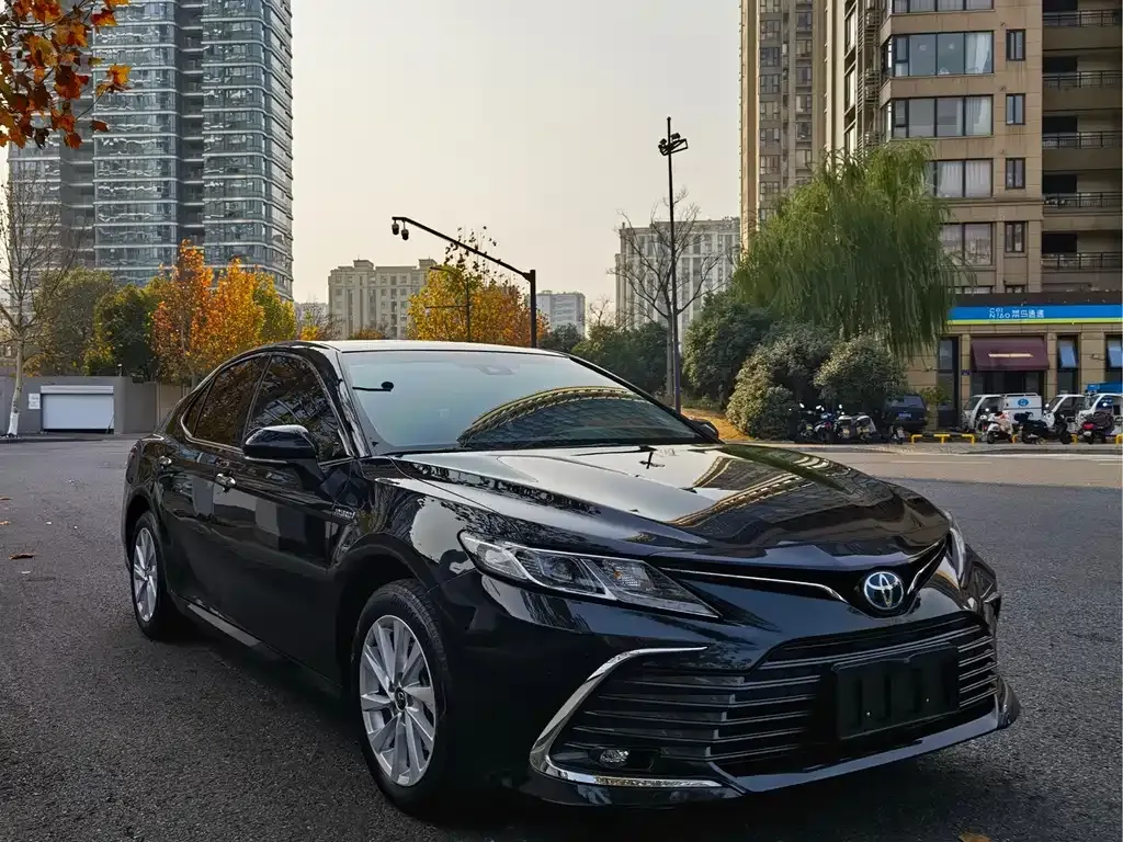 Toyota Camry — фото 4