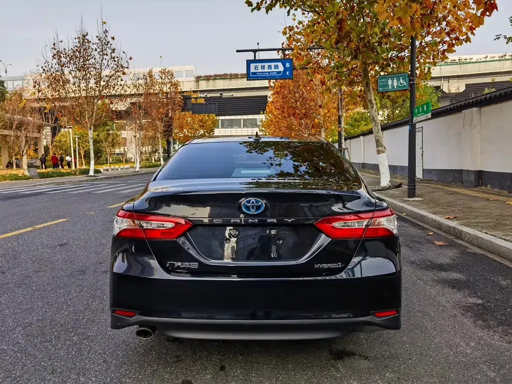 Toyota Camry — фото 8