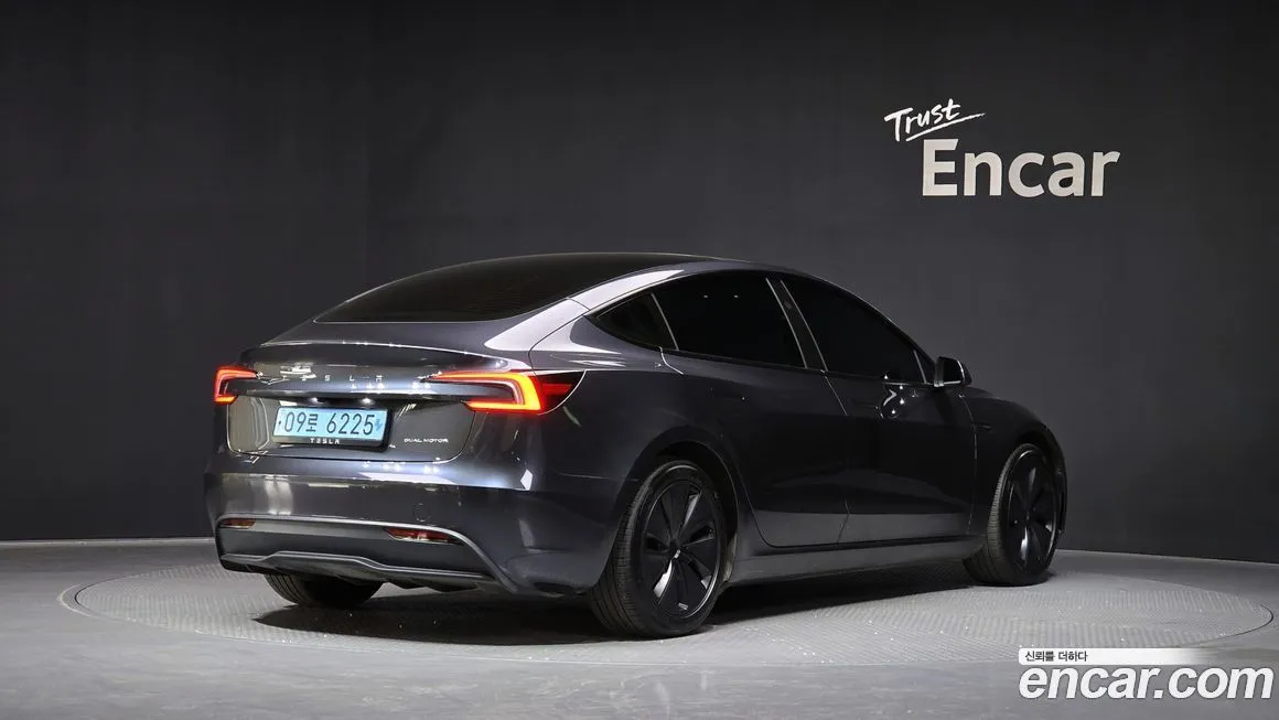 Tesla Model 3 — фото 3