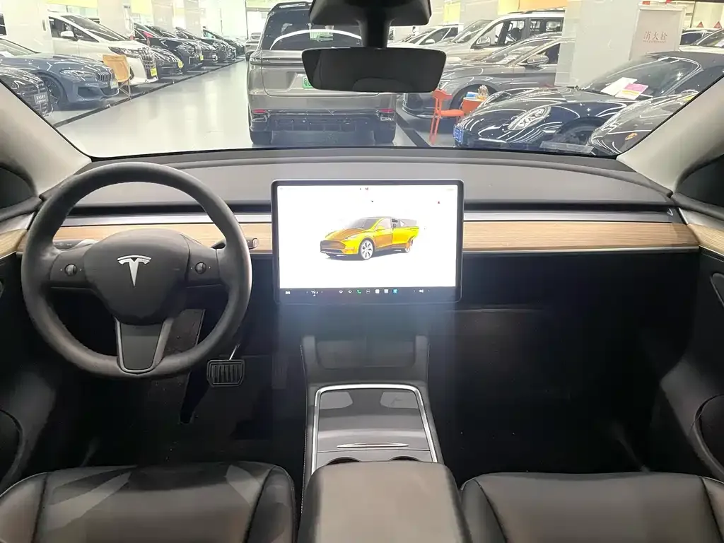 Tesla Model Y — фото 3