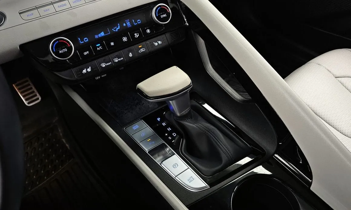 Hyundai AVANTE — фото 8