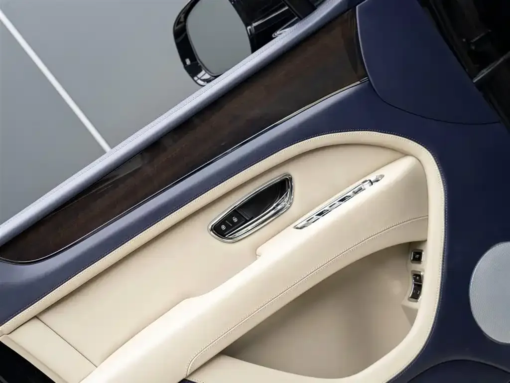 Bentley Bentayga 2024 из CN, фото 8