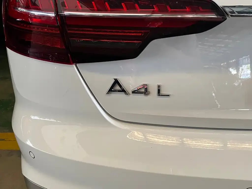 Audi A4L 2022 из CN, фото 2